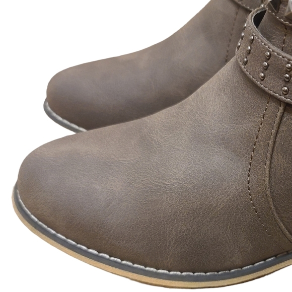Tiara Women's Topa Bootie with Studded Straps Brown size 8.5 NWT - Picture 3 of 11